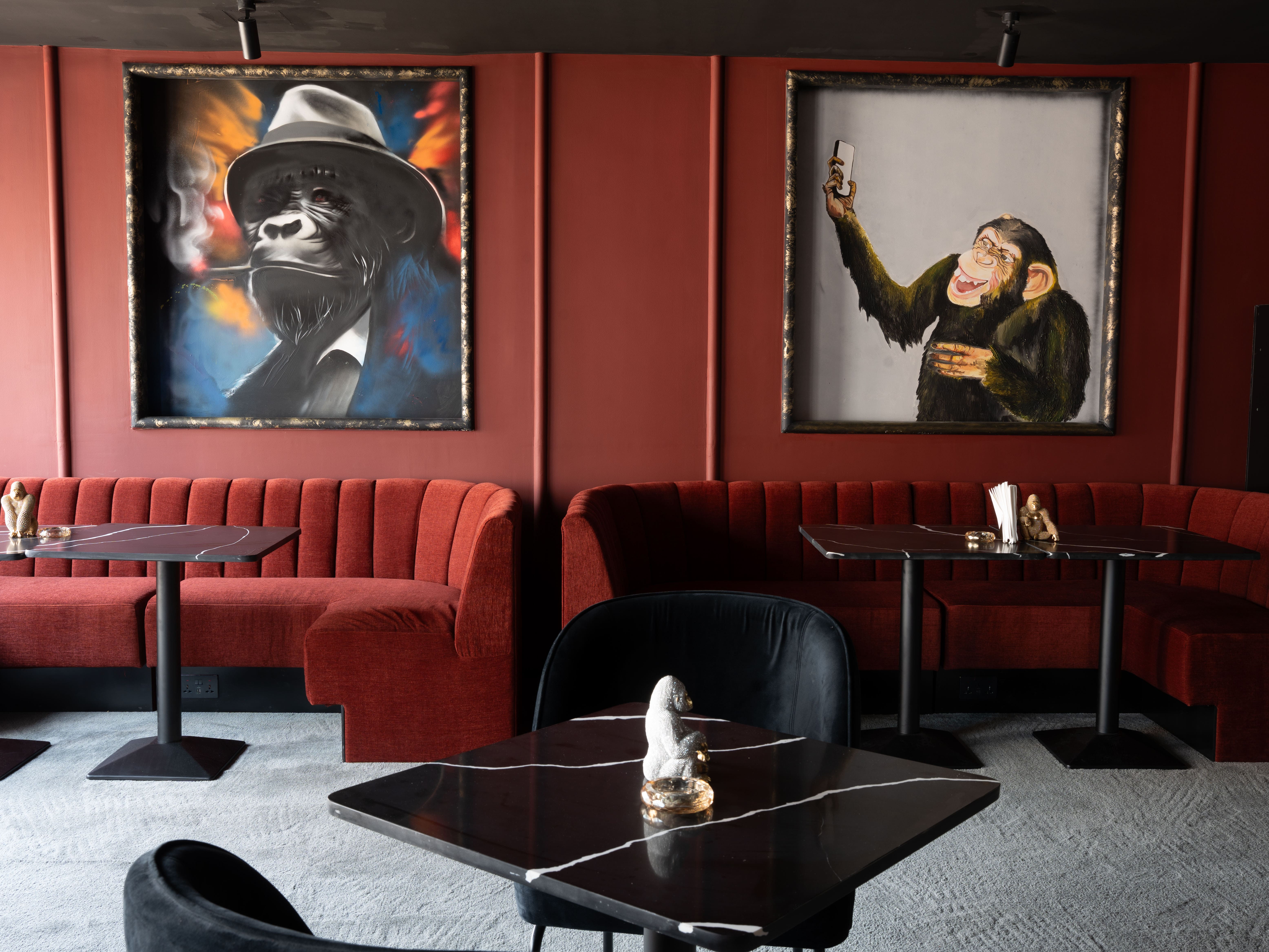 LOUNGE 